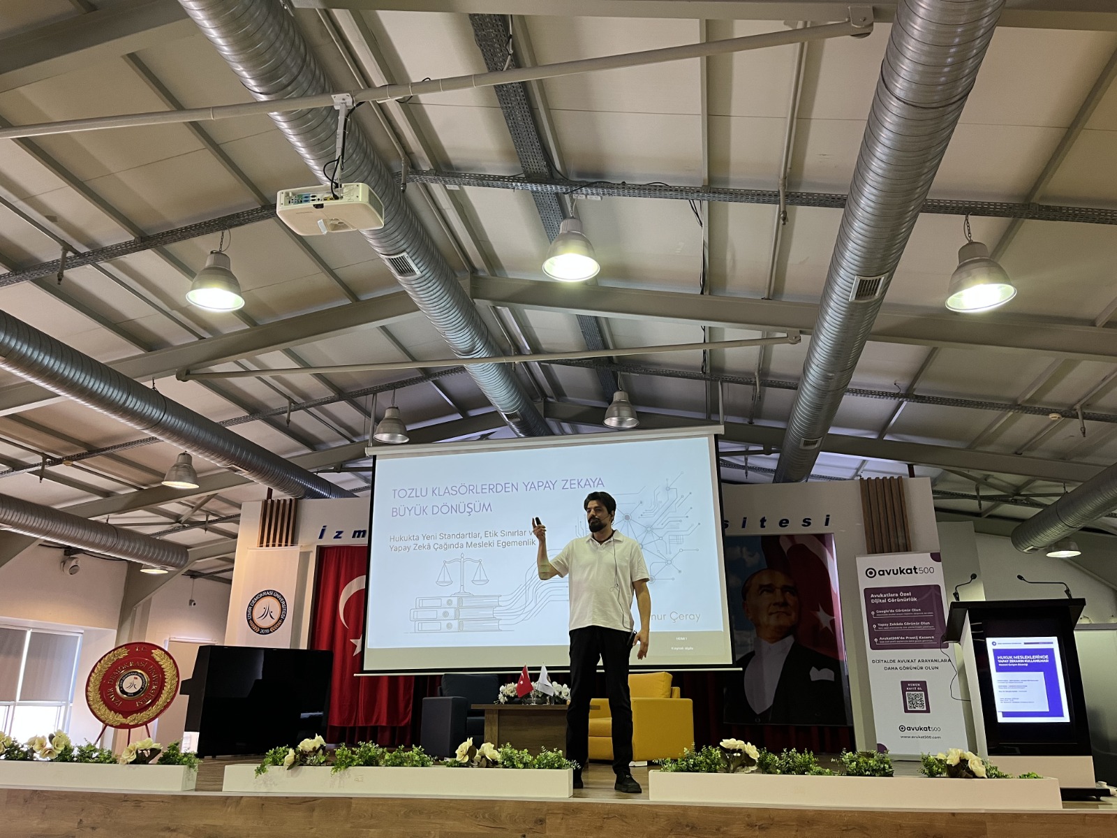 İzmir Demokrasi Üniversitesi Konferansı